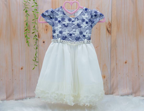 Vestido  marfim e bordado marinho Florais
